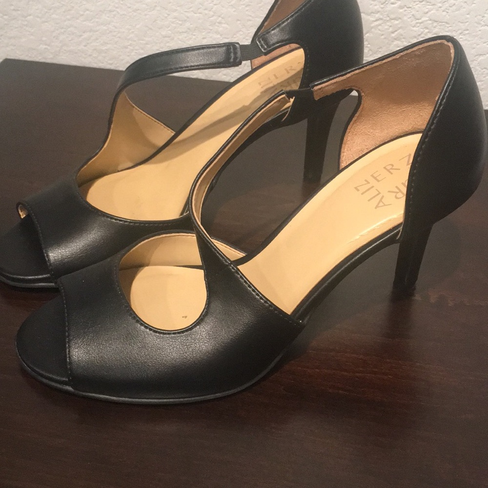 Naturalizer black heels